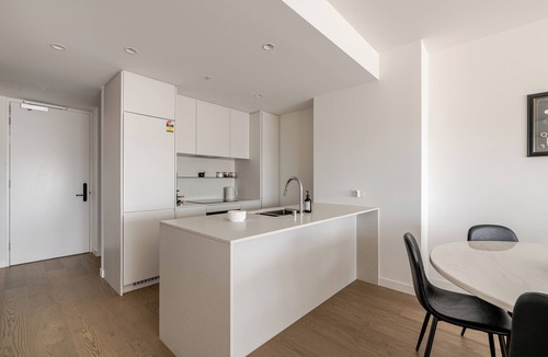 Moonee Ponds Apartment | Executive Apartment- Winx Trackside