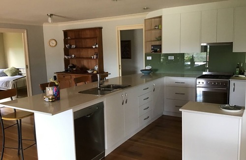 Moruya House | Executive home with pool and handy to beaches. Rural setting. Dog friendly