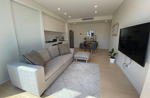 Engadine Apartment | Executive Oasis | Chic 1BR + Courtyard Retreat