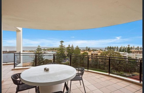 Wollongong Apartment | Executive Penthouse Apartment