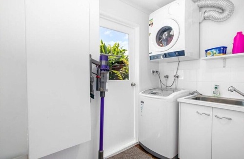 Rural View Bed & Breakfast | Executive Tropical Property - Whitsundays