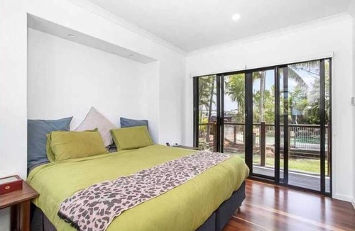 Rural View Bed & Breakfast | Executive Tropical Property - Whitsundays