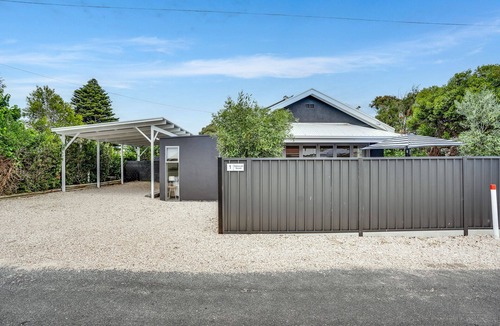 Goolwa House | Experience a Cozy 3 Bed Fishermans Cottage- Goolwa Waterfront - Pet Friendly