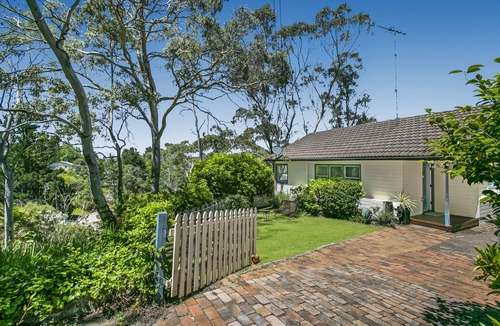 Leura Cottage | Experience Lavender Cottage, charming, cozy hideaway set in pretty bushland.