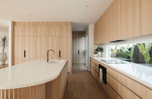 Long Jetty House | Experience top end Luxury, within 3 minute walk to bars, restaurants and cafes.