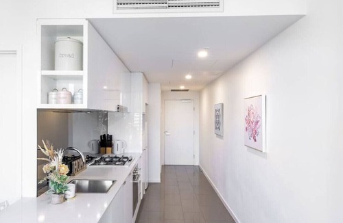 South Brisbane Apartment | Explore BNE from our Cute 1-Bed Apartment