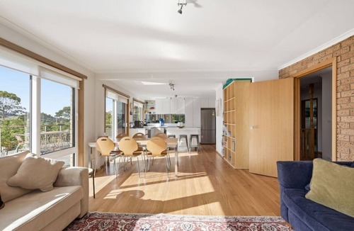 Coningham House | Exquisite Waterfront Oasis Near Bruny & Hobart