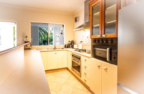 Cairns North Apartment | Extra large 2bdrm Mediterranean-Style Resort Apartment - recently refurbished!