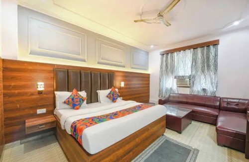 Sahibabad Hotel | Fabhotel Black Stone Palace