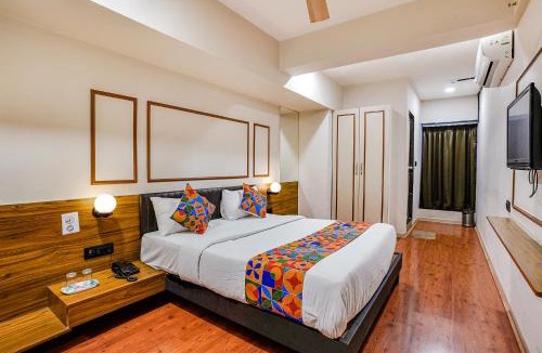 Surat Hotel | FabHotel Crescent
