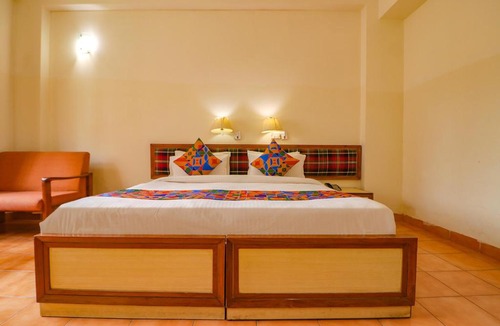 Taj Ganj Hotel | FabHotel Crystal Kant