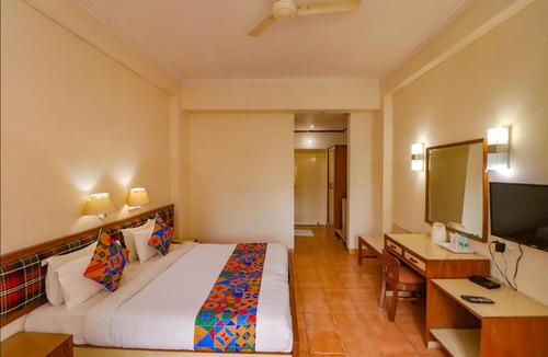 Taj Ganj Hotel | FabHotel Crystal Kant