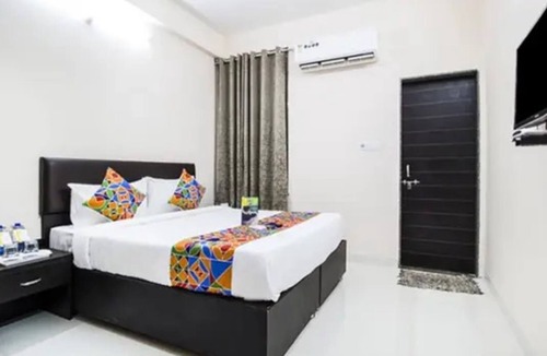 Rau Hotel | Fabhotel Grand Valley