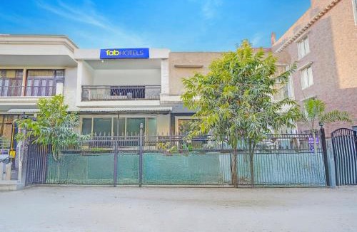 Sector 70 Hotel | FabHotel HM Residency