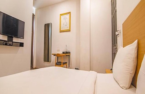 Gomti Nagar Hotel | Fabhotel Kingston House