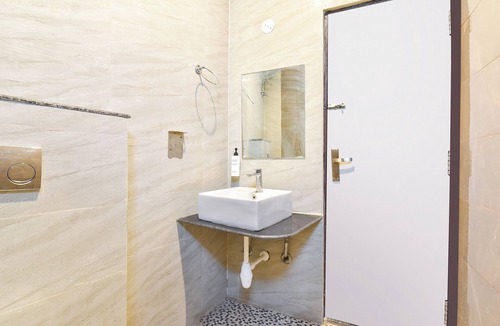 Vaishali Nagar Hotel | Fabhotel Madhuban