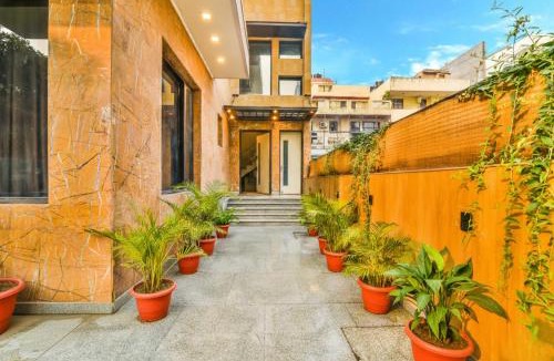 DLF City Hotel | FabHotel Rallkmas - DLF Phase 2 & MG Road Metro