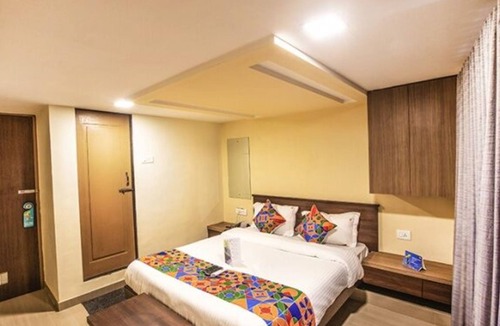 Kurla West Hotel | FabHotel Silver Lake