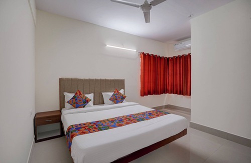 Electronics City Hotel | FabHotel Sri Aditya Inn - Electronic City