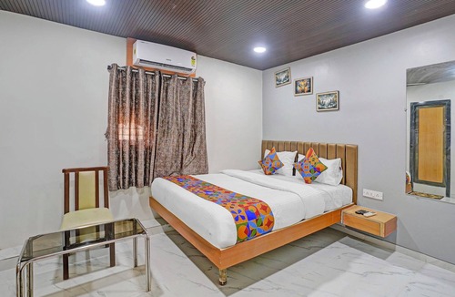 Versova Hotel | Fabhotel Stay Land Plus