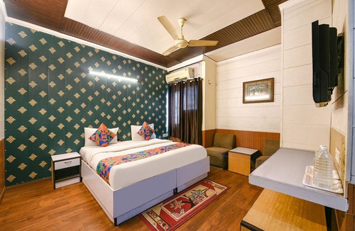 New Friends Colony Hotel | Fabhotel The Icon