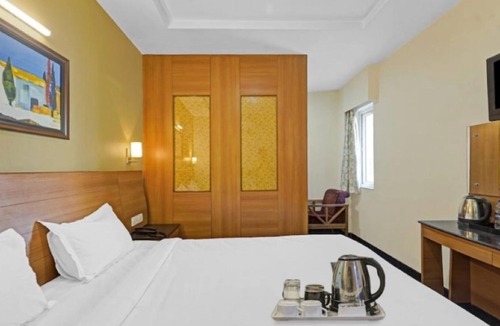 Nungambakkam Hotel | Fabhotel The Redfox