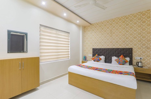 Sarnath Hotel | FabHotel US Inn