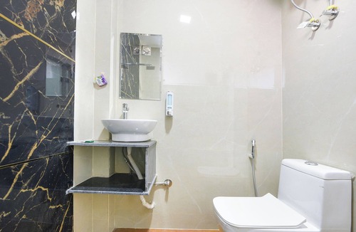 DLF City Hotel | Fabhotel White House Residency