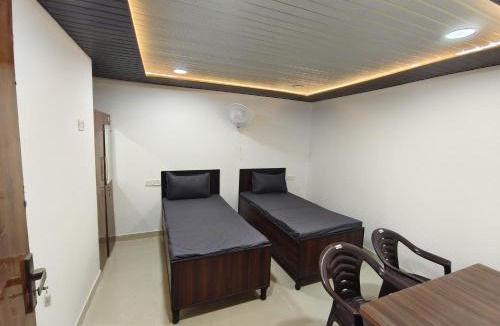 Noida Hotel | FabHotel Yatri Inn