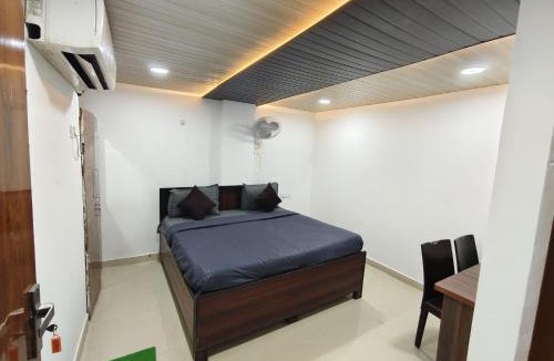 Noida Hotel | FabHotel Yatri Inn