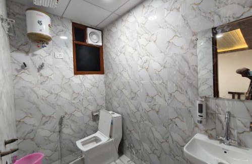 Noida Hotel | FabHotel Yatri Inn