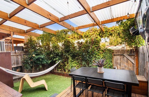 Moonee Ponds Apartment | Family Friendly 3-Bed with Courtyard & Parking