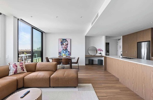 Brunswick Apartment | Family Friendly 3BR Apt with Parking & Workspace