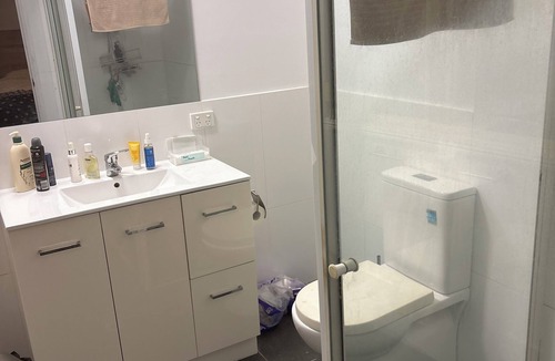 Biggera Waters House | Fantastic location townhouse close to beaches , shops , bus stop