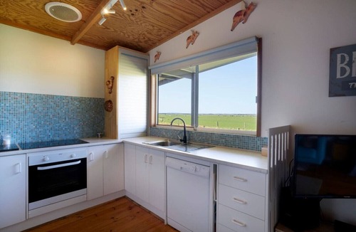 Venus Bay House | Far View - Pets, Linen, Wi-Fi, Netflix, Caravan, EV charger