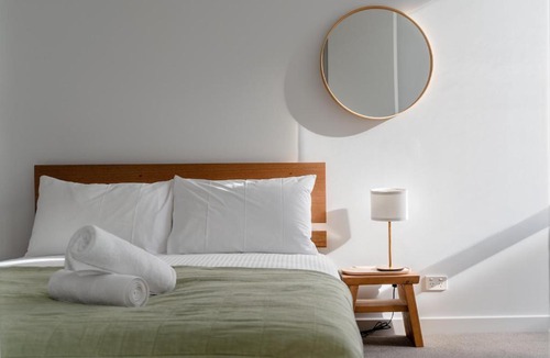 Fitzroy Apartment | Fitzroy Pad - Secure Parking, Balcony & Wi-Fi