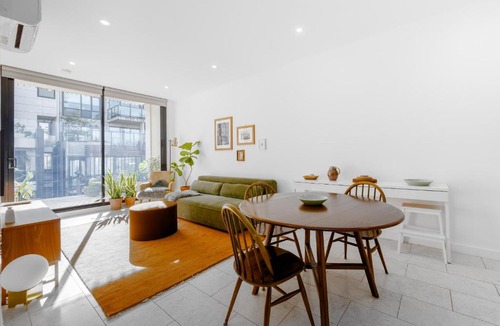 Fitzroy Apartment | Fitzroy Pad - Secure Parking, Balcony & Wi-Fi