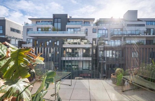 Fitzroy Apartment | Fitzroy Pad - Secure Parking, Balcony & Wi-Fi