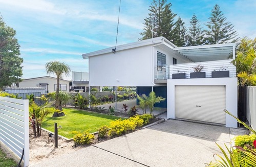 Anna Bay House | Five Pines Beach House at Birubi, 20 Robinson St - pet friendly, aircon and WiFi