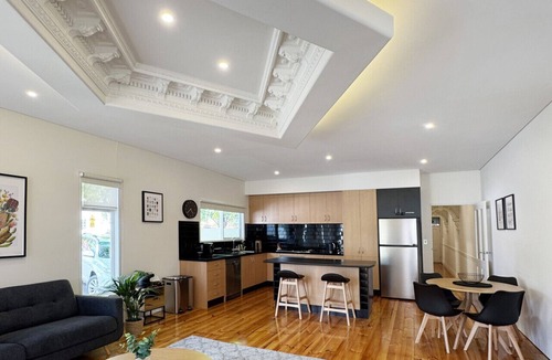 Flemington House | Flemington Escape with private rooftop area