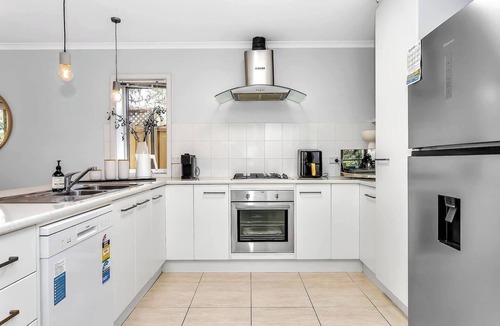 McCracken House | Fleurieu Days Leafy Hideaway by Victor Harbor