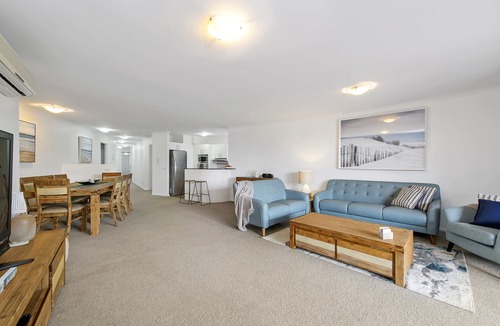 Port Macquarie Apartment | Flightdeck 101 - Large Modern Apartment In Great Location Close To CBD