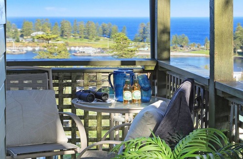 Kiama Apartment | Flipside Apartment - coastal escape for couples, with ocean views and top Kiama spots nearby