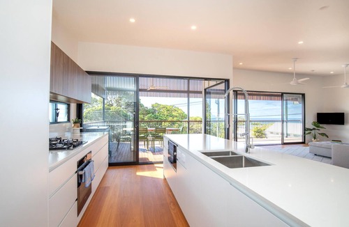 Point Lookout House | Float on Cylinder - 180 Degree Ocean Views