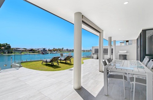 Port Macquarie House | Floating on the Canals - 80 Commodore Cres