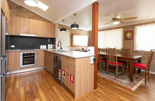Tuncurry House | Flora Parade 6