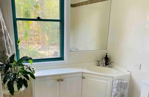 Parklands House | Forest abode gem near to beach!