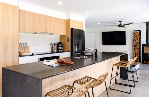Little Forest House | Forever Sunday - Plunge Pool, Woodfire pizza oven, Outdoor firepit