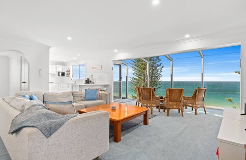 Forresters Beach Apartment | Forresters Dunes - Upstairs
