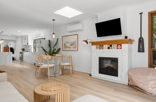Forresters Beach House | Forries Beach Cottage